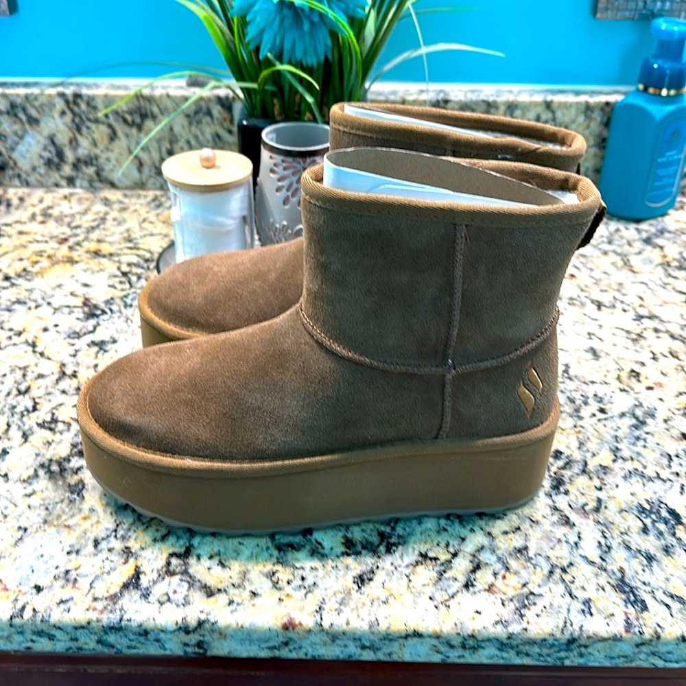 Sketchers booties